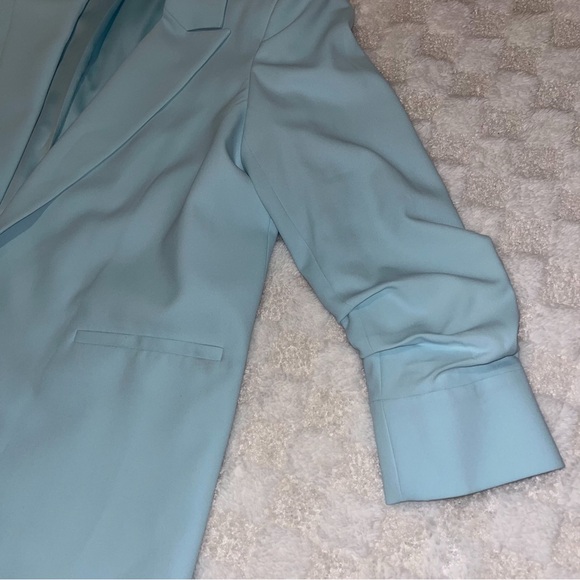 ALICE + OLIVIA Women's Denny Boyfriend Blazer in Powder Blue • Size 12 - Picture 4 of 16